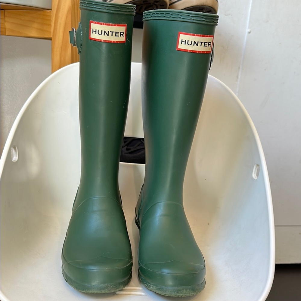Hunter Big Kids Original Rain Boot Green size kids us 2/ eu 33